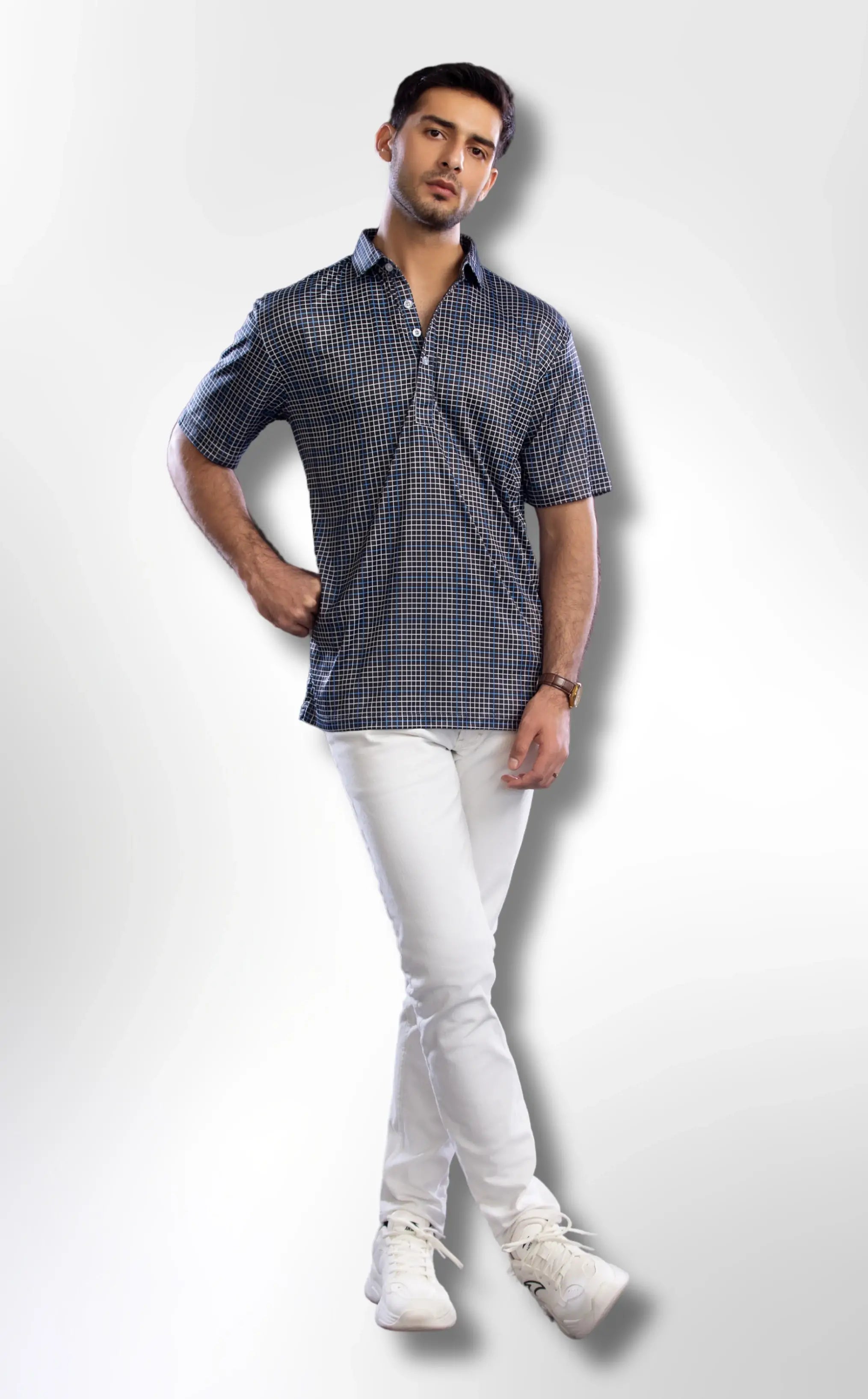 Semi-Spread Collar with Black Tinted Grid