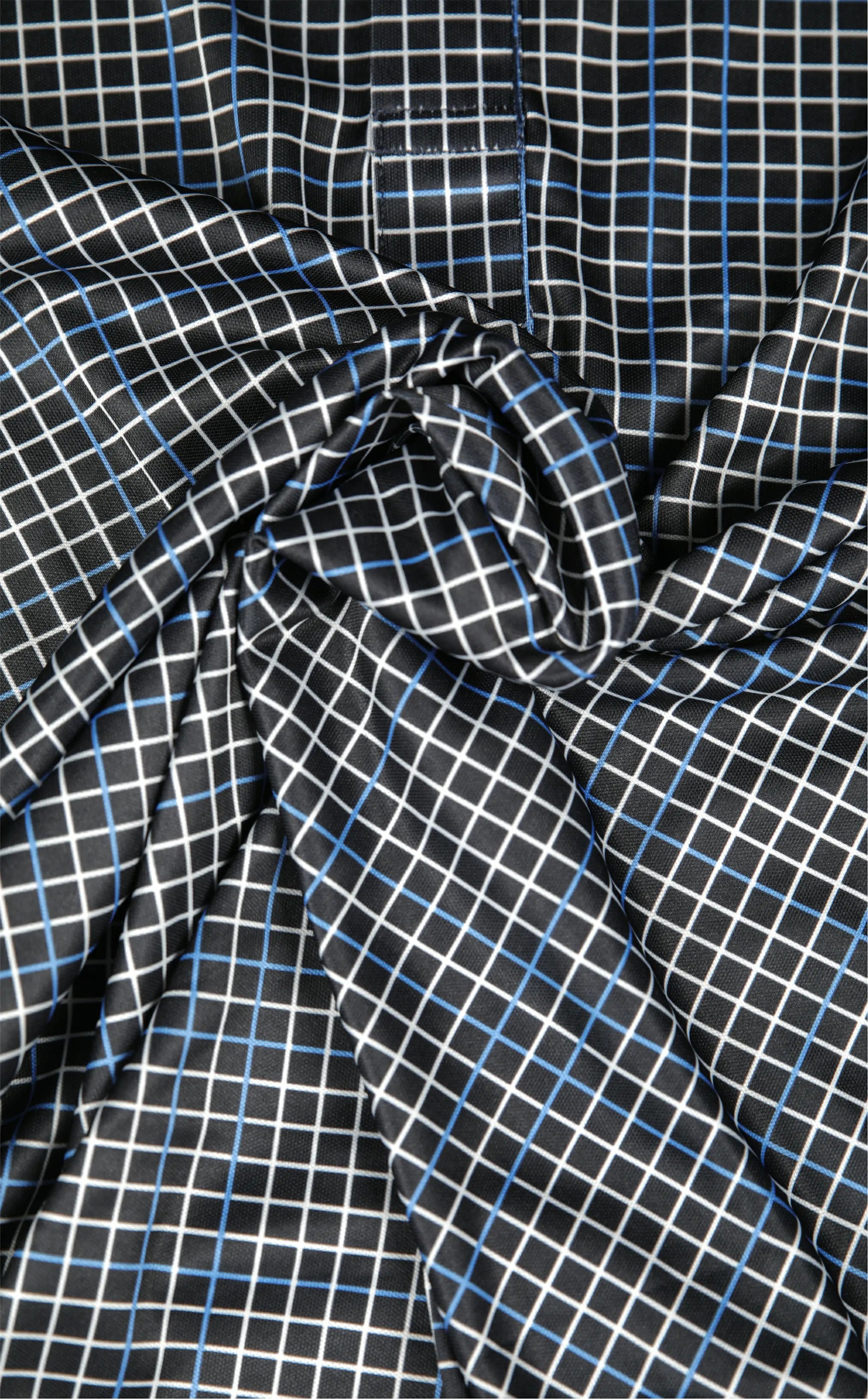 Semi-Spread Collar with Black Tinted Grid